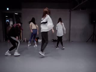 热舞KeepingYouHeadUp