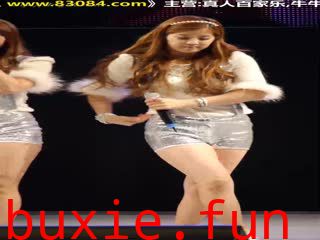 银色热裤包臀少女
