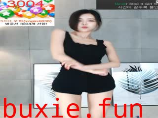 伊素婉 黑背心