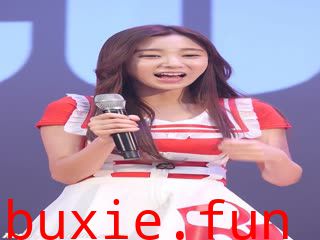 白裙翘臀靓妹 02